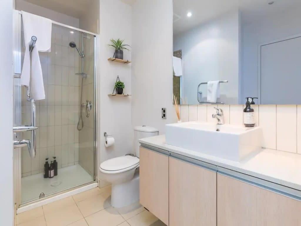 Appartamento Wynyard Viaduct Habour 2 Brm 2 Bath And Carpark Auckland Esterno foto